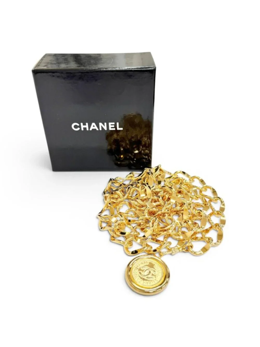 Chanel Vintage 31 Rue Cambon CC Logo Coin Motif Chain Belt Gold